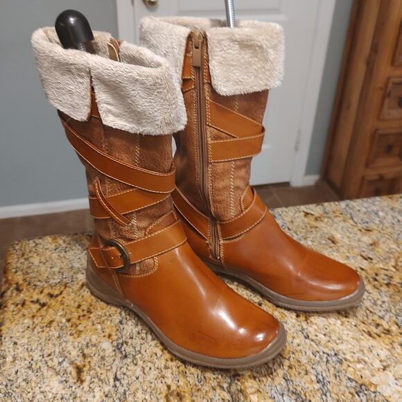 Forever Boots Womens Size 7.5 Faux Leather Buckle Strap Mid Calf Fur Lined Boots - Picture 2 of 12